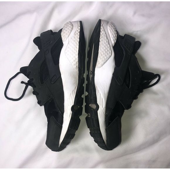 Nike Air Huarache Run Black Sneakers - Picture 3 of 4